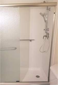 Bathtub with LuxStone Walls